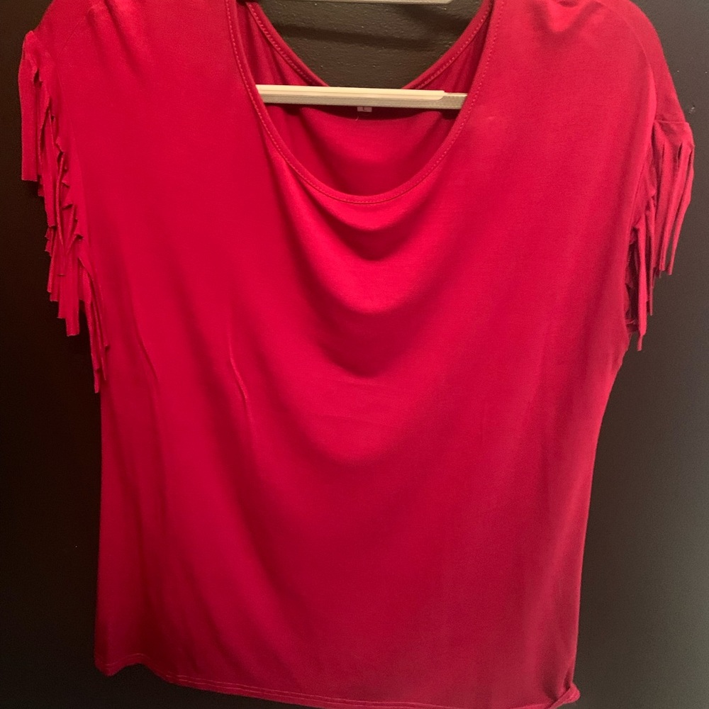 Super cute top with fringe sleeves Sz L